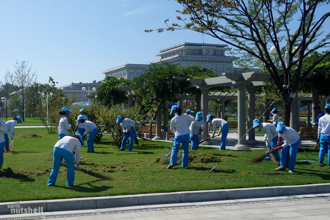  Gardens are easily maintained in Pyongyang. Photo taken at The Mausoleum.