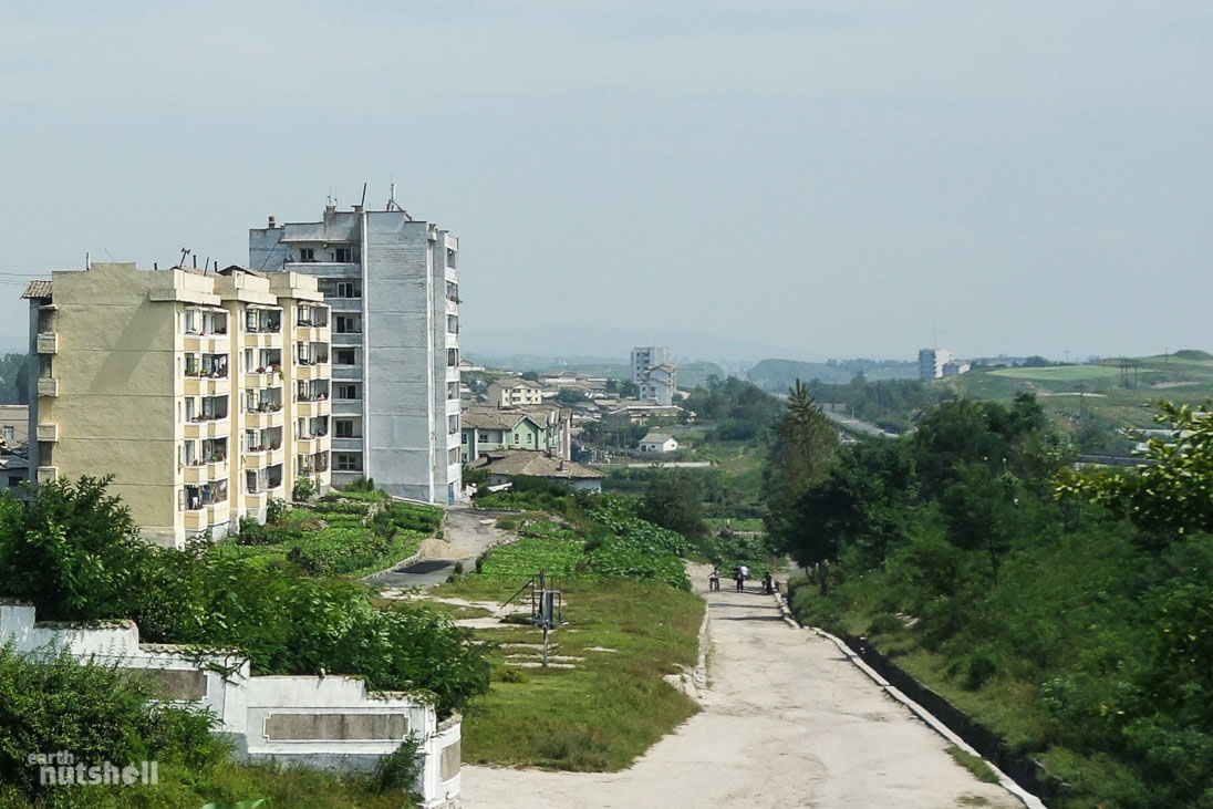 Photo taken outside Kaesong, adjacent to the ‘Reunification Highway’ leading to Pyongyang. There were four military checkpoints between Pyongyang and Kaesong.