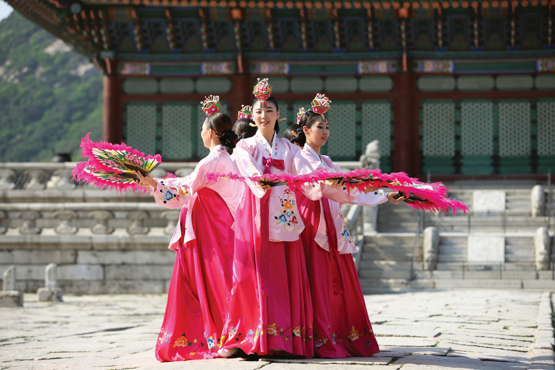 Buchaechum (Fan Dance) A traditional form of Korean dance usually performed by groups of female dancers